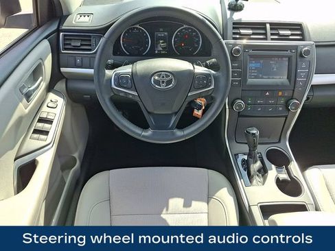 Used 2017 Toyota Camry SE FWD image 3