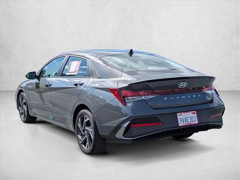 Used 2025 Hyundai Elantra Sport image 8