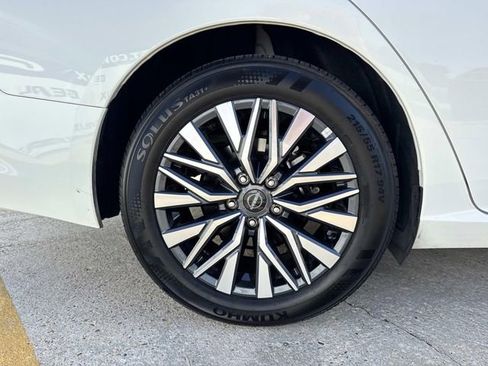 Used 2025 Nissan Altima 2.5 SV FWD image 10