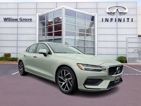 Used 2019 Volvo S60 T6 Momentum w/ Premium Package image 1