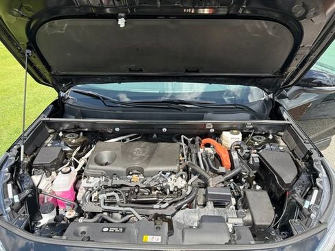 Used 2025 Toyota RAV4 XLE AWD/4WD image 24