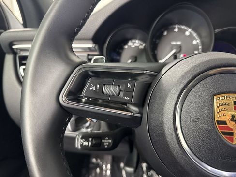 Certified 2024 Porsche Macan AWD/4WD image 38
