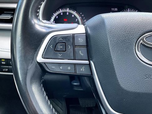 Used 2023 Toyota Highlander XLE FWD image 23