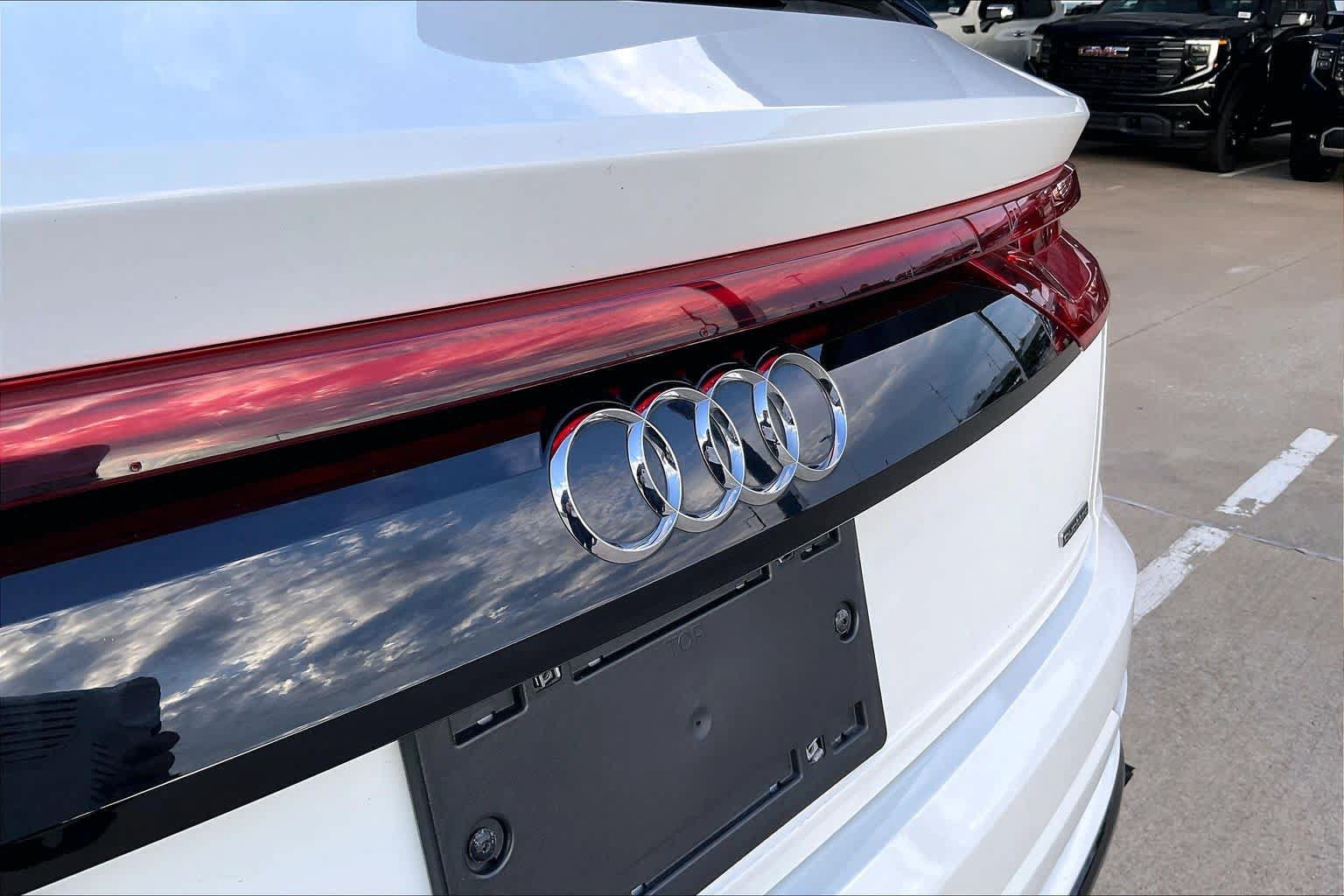 Used 2021 Audi Q8 Premium Plus AWD/4WD image 31