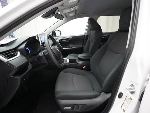 Used 2024 Toyota RAV4 XLE AWD/4WD image 7