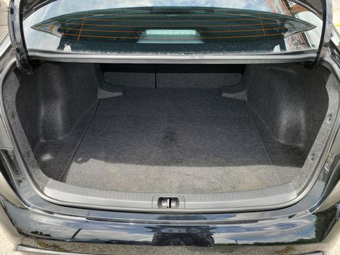 Used 2025 Toyota Corolla SE FWD image 9