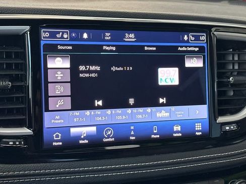 Used 2021 Chrysler Pacifica Touring-L FWD image 25