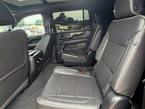 Certified 2025 GMC Yukon XL Elevation w/ LPO, Floor Liner Package AWD/4WD image 15