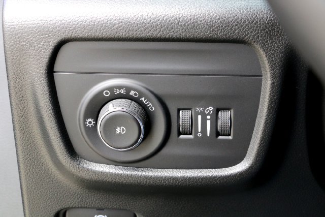 Used 2024 Jeep Grand Cherokee L Summit w/ Luxury Tech Group V AWD/4WD image 21