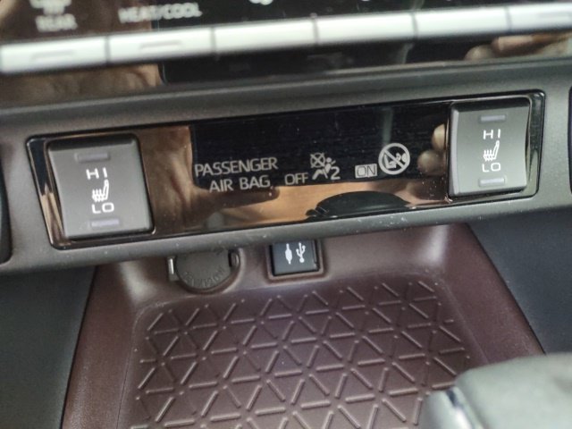 Used 2019 Toyota RAV4 Limited w/ All Weather Liner Package AWD/4WD image 15