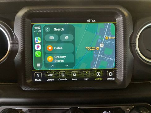 Used 2023 Jeep Wrangler Unlimited Sahara w/ Cold Weather Group AWD/4WD image 20