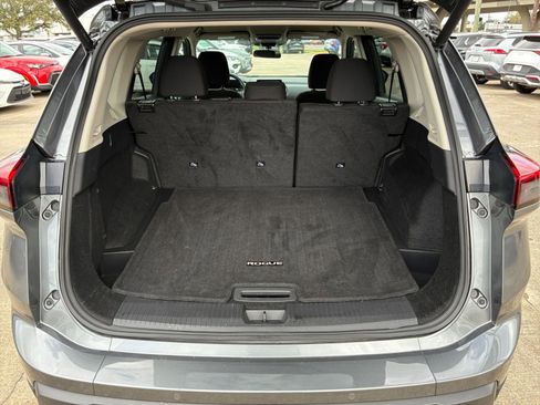Used 2025 Nissan Rogue SV image 27