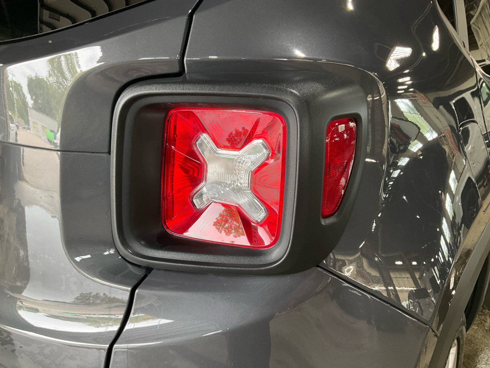 Used 2023 Jeep Renegade Latitude AWD/4WD image 33