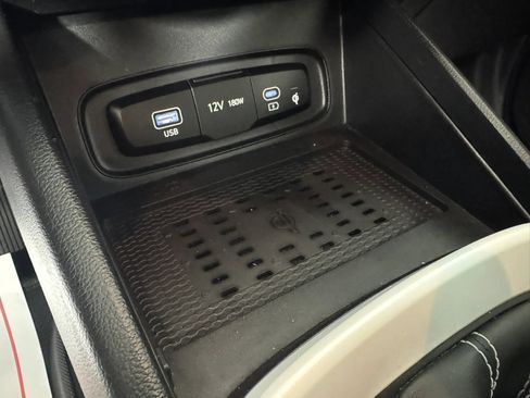 Used 2023 Hyundai Venue Limited w/ Cargo Package FWD image 21