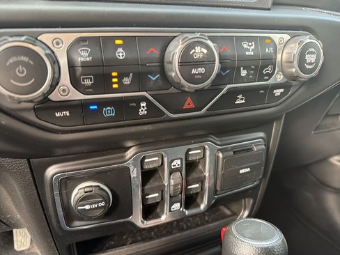 Used 2023 Jeep Wrangler Unlimited w/ Sun & Screen Package AWD/4WD image 16