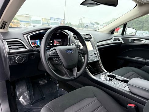 Used 2019 Ford Fusion SE FWD image 12