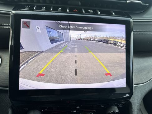 Used 2023 Jeep Grand Cherokee Limited image 26