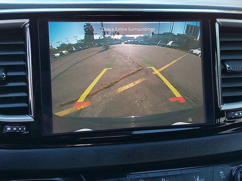 Used 2025 Chrysler Pacifica Select image 26