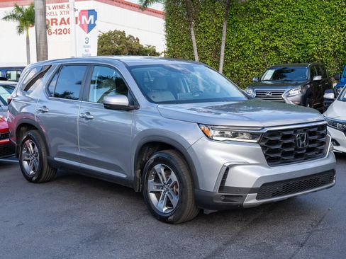 Used 2023 Honda Pilot EX-L image 3