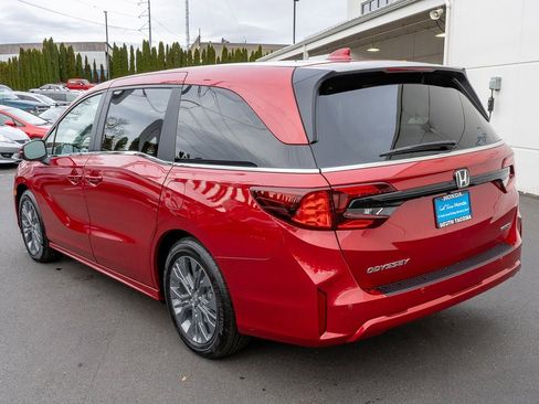 New 2026 Honda Odyssey Touring image 8