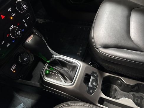 Used 2021 Jeep Renegade Limited image 21