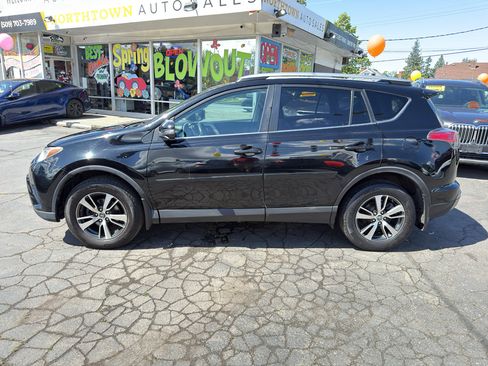 Used 2018 Toyota RAV4 XLE w/ Plus Extra Value Package AWD/4WD image 3