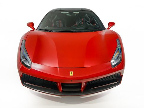 Used 2018 Ferrari 488 GTB RWD image 5