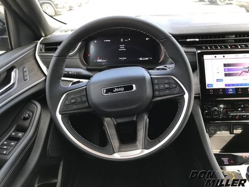 New 2025 Jeep Grand Cherokee Limited w/ Black Appearance Package image 14