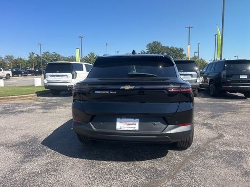 New 2026 Chevrolet Equinox EV LT image 4