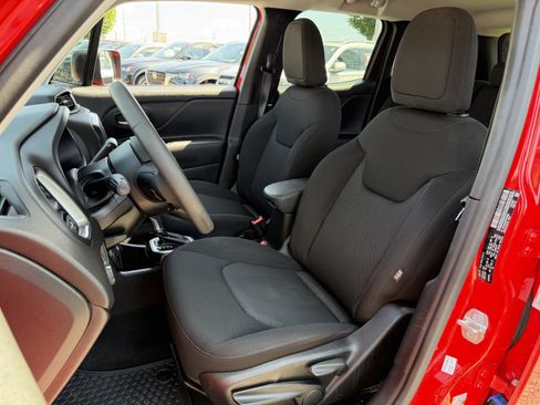 Used 2023 Jeep Renegade Latitude AWD/4WD image 16