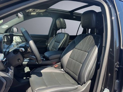 Used 2025 Buick Enclave Avenir w/ Super Cruise Package image 14