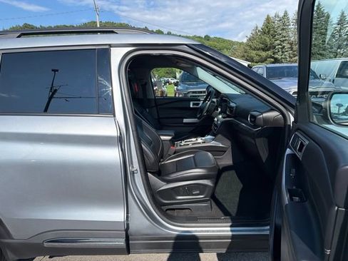 Used 2024 Ford Explorer XLT w/ Equipment Group 202A AWD/4WD image 29