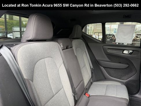 Used 2024 Volvo XC40 B5 Core image 32