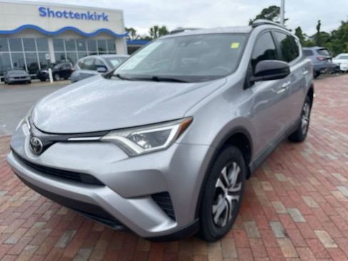 Used 2018 Toyota RAV4 LE FWD image 1