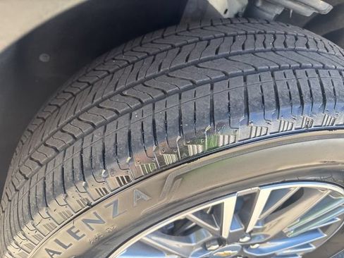 Used 2025 Chevrolet Traverse LT AWD/4WD image 39