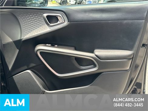 Used 2025 Kia Soul LX w/ LX Technology Package FWD image 16