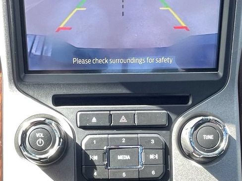 Used 2015 Ford F250 Lariat w/ Lariat Ultimate Package AWD/4WD image 23