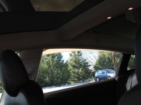 Used 2018 Tesla Model 3 Long Range image 17