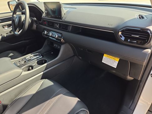 Used 2025 Honda Pilot EX-L image 32