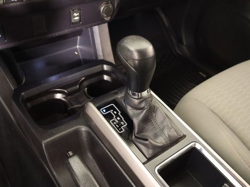 Used 2017 Toyota Tacoma 4x4 Double Cab image 8