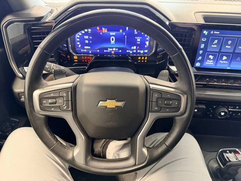 Used 2023 Chevrolet Silverado 1500 LTZ AWD/4WD image 32