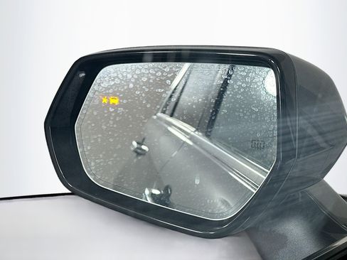 Used 2024 Cadillac XT4 Premium Luxury image 16