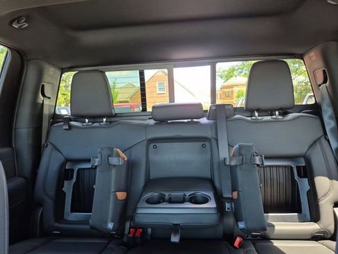 Used 2025 GMC Sierra 2500 AT4 w/ AT4 Premium Plus Package AWD/4WD image 30