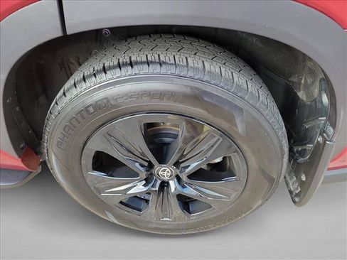 Used 2020 Toyota Highlander XLE FWD image 10