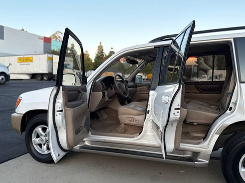 Used 2000 Toyota Land Cruiser w/ Convenience Pkg AWD/4WD image 34