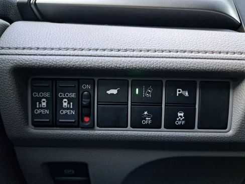 Used 2018 Honda Odyssey Touring image 24