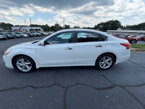 Used 2015 Nissan Altima 2.5 SV w/ Convenience Package FWD image 4