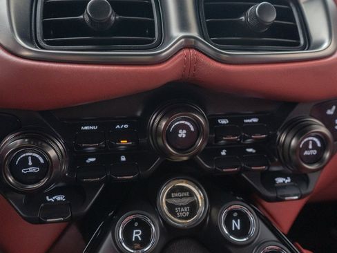 Used 2021 Aston Martin V8 Vantage Roadster image 36