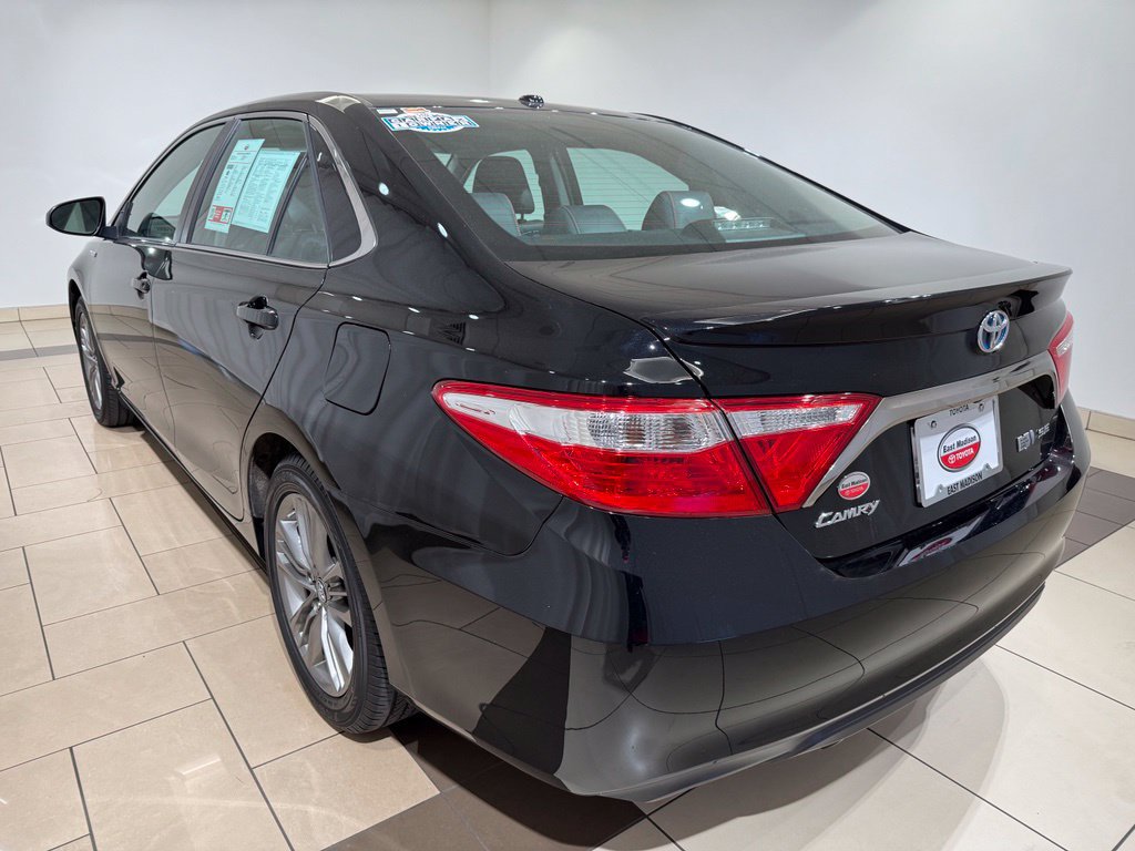 Used 2016 Toyota Camry SE w/ Moonroof Package FWD image 3