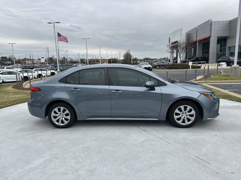Used 2021 Toyota Corolla LE image 11